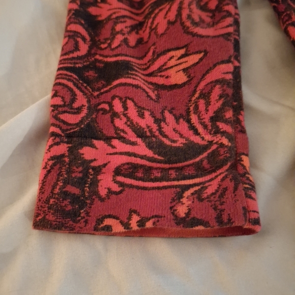 Isaac Mizrahi Live Women's Red and Black Patterned Long Sleeve Sweater - Picture 4 of 8